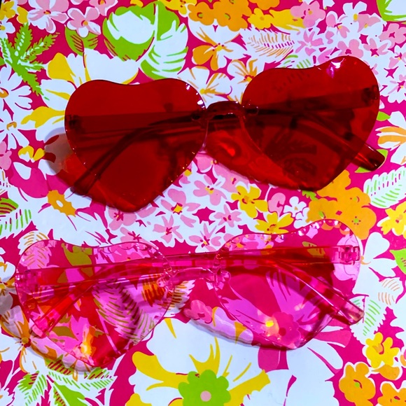 Rare set of 2 Heart Shaped Sunglasses. 1 Pink💖1Red❤️ - Picture 2 of 6